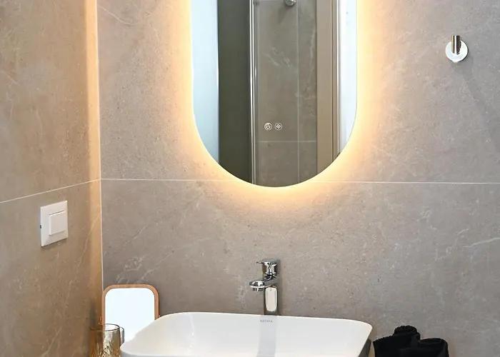 Olive Adamantas (Milos)